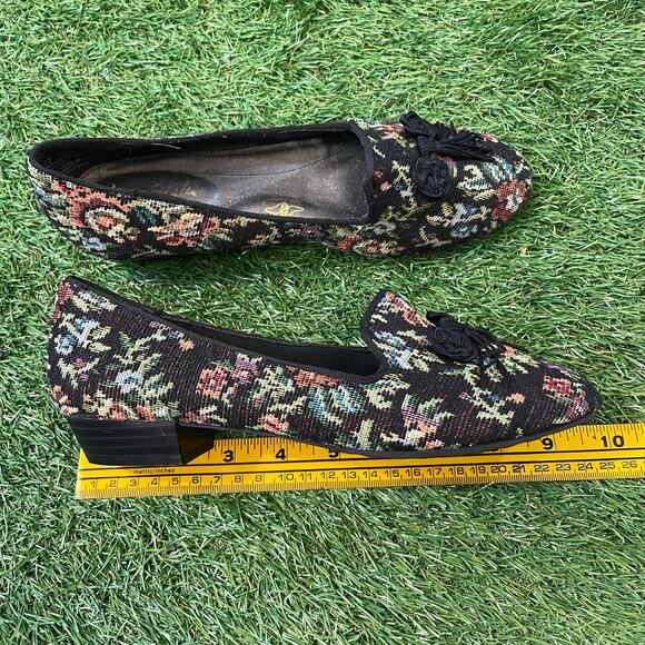 Vintage 90s Brocade Loafer Flats with Tassel Size 5.5 - Picture 3 of 8